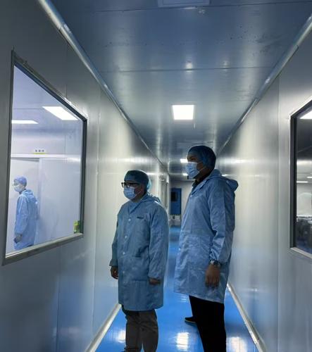 Pagbisita sa Pabrika ng Panauhin sa MEDICA Exhibition sa Germany; Paggalugad ng Mga Bagong Oportunidad sa European Medical Market