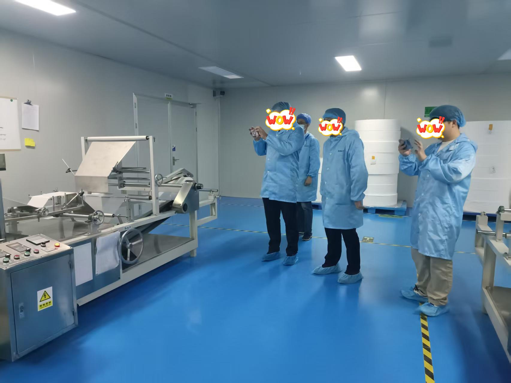 Ang Direktor sa Pagbili ng European Large Animal Health Products Distributor ay Bumisita sa Aming Kumpanya para sa Inspeksyon at Negosasyon